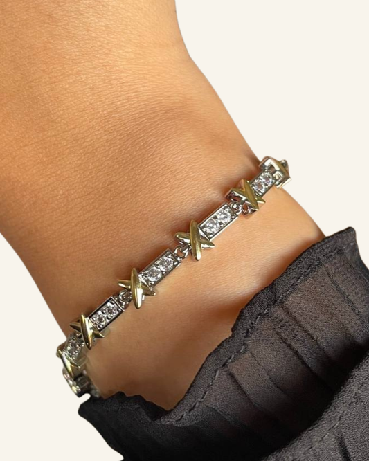 Sparkling Cross-Link Bracelet