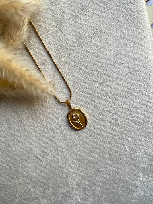 Oval Flower Necklace - Sola Accessories