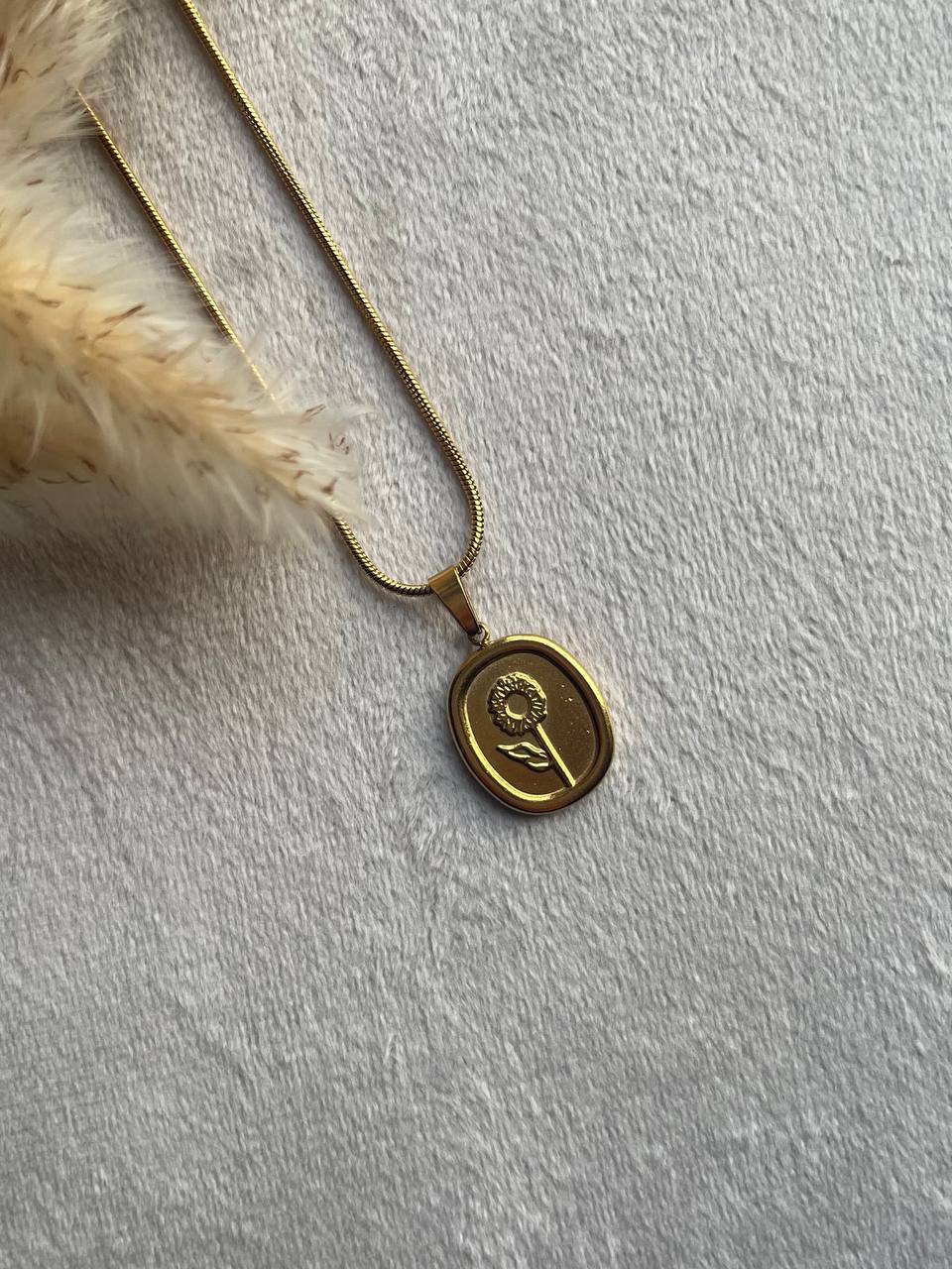 Oval Flower Necklace - Sola Accessories