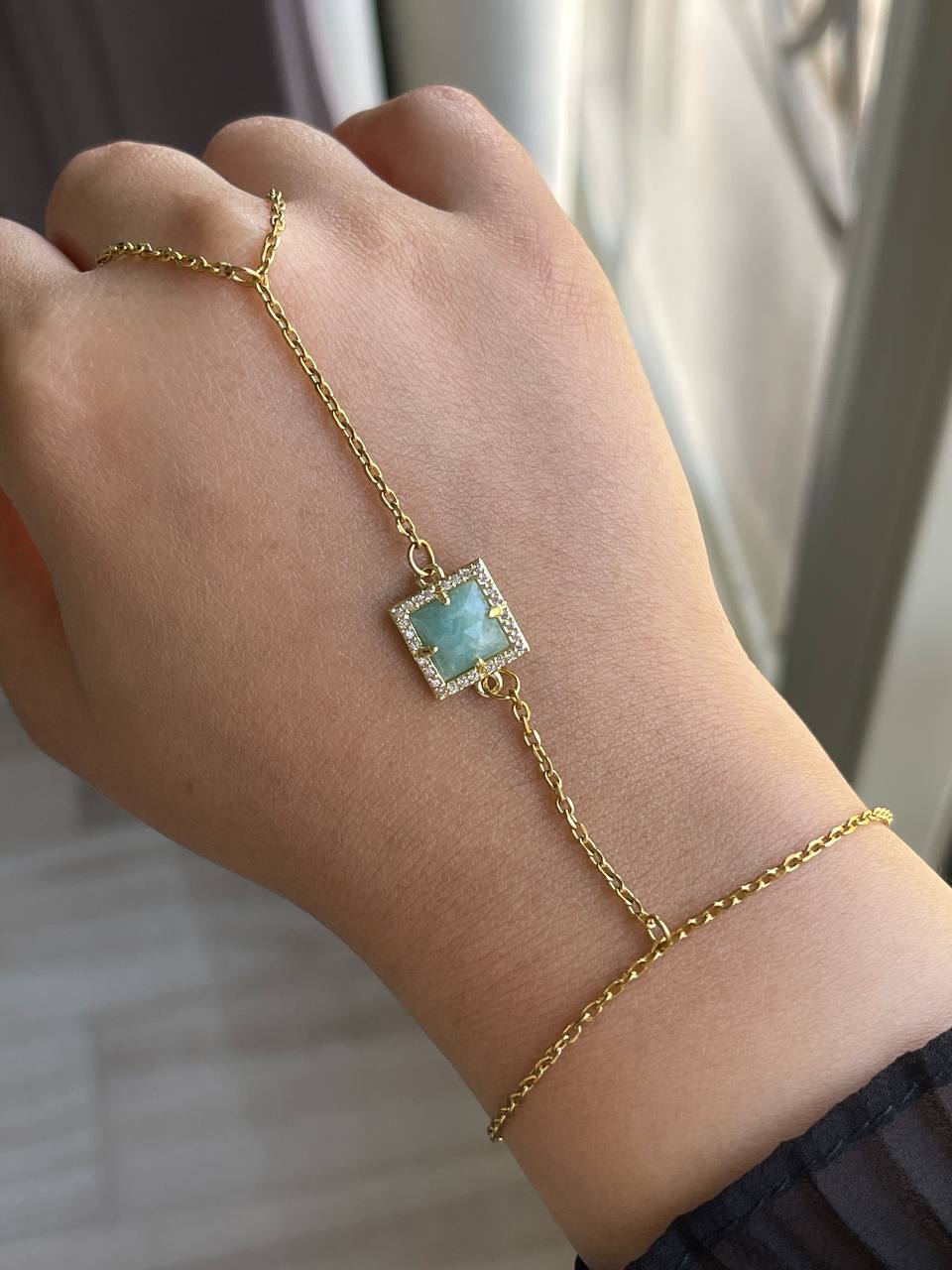 Horizon Oval Hand Chain