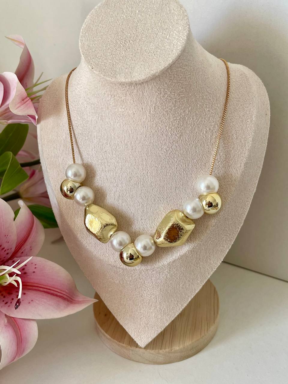 Pearl & Gold Aura Necklace
