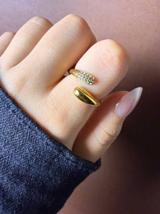 Hug Ring - Sola Accessories